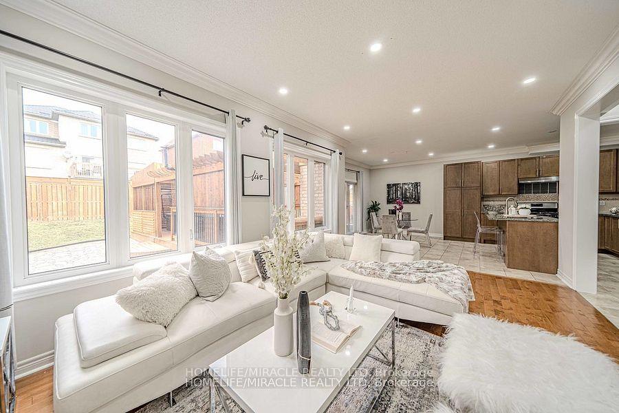 Photo 12 of 828 Black Cherry Drive, Oshawa, Taunton — HOMEH