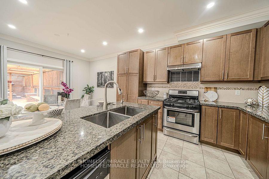 Photo 20 of 828 Black Cherry Drive, Oshawa, Taunton — HOMEH
