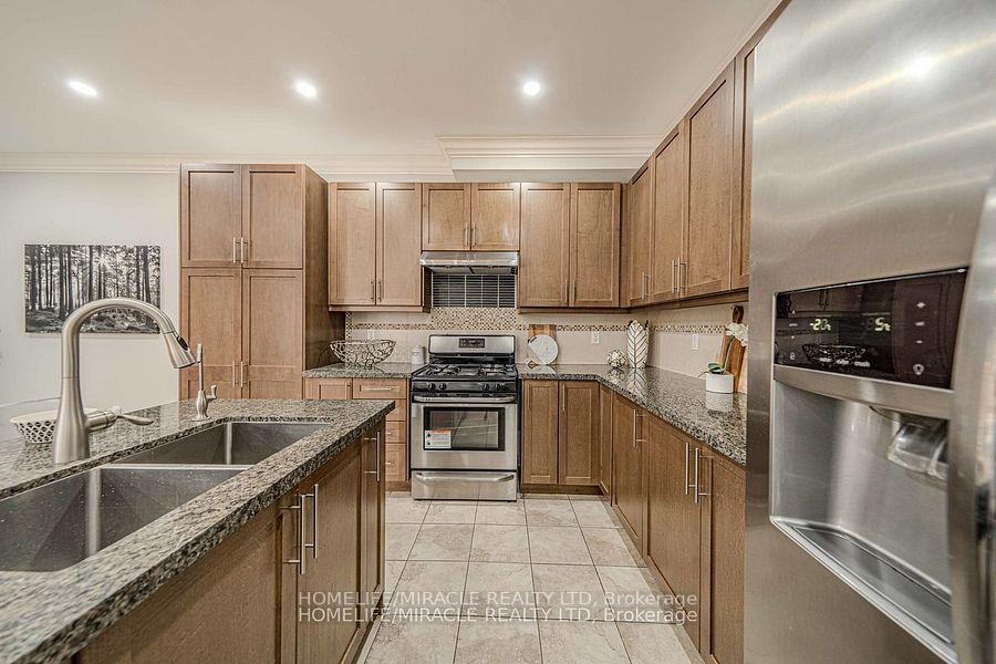 Photo 30 of 828 Black Cherry Drive, Oshawa, Taunton — HOMEH