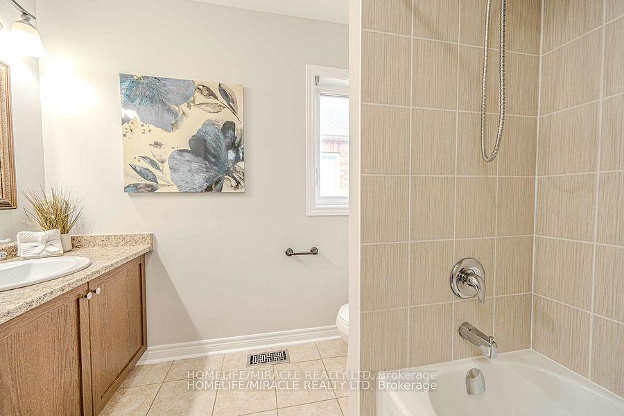 Photo 32 of 828 Black Cherry Drive, Oshawa, Taunton — HOMEH