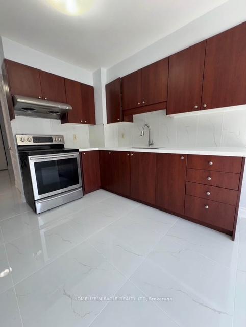 Photo 5 of 156 Richvale Drive S, Brampton, Heart Lake East — HOMEH