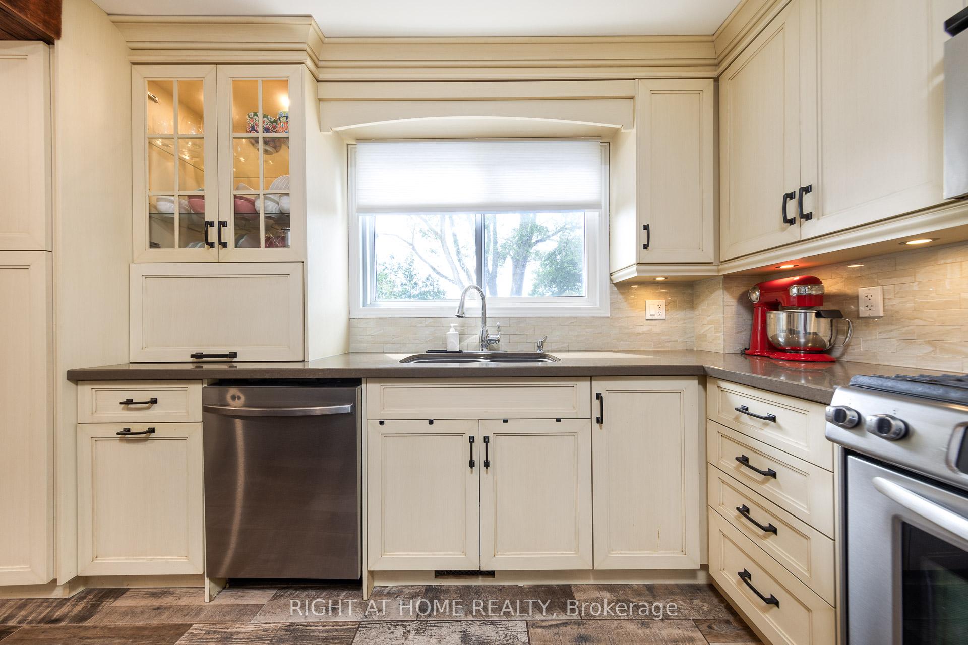 Photo 9 of 24 Evaleigh Court, Whitby, Blue Grass Meadows — HOMEH