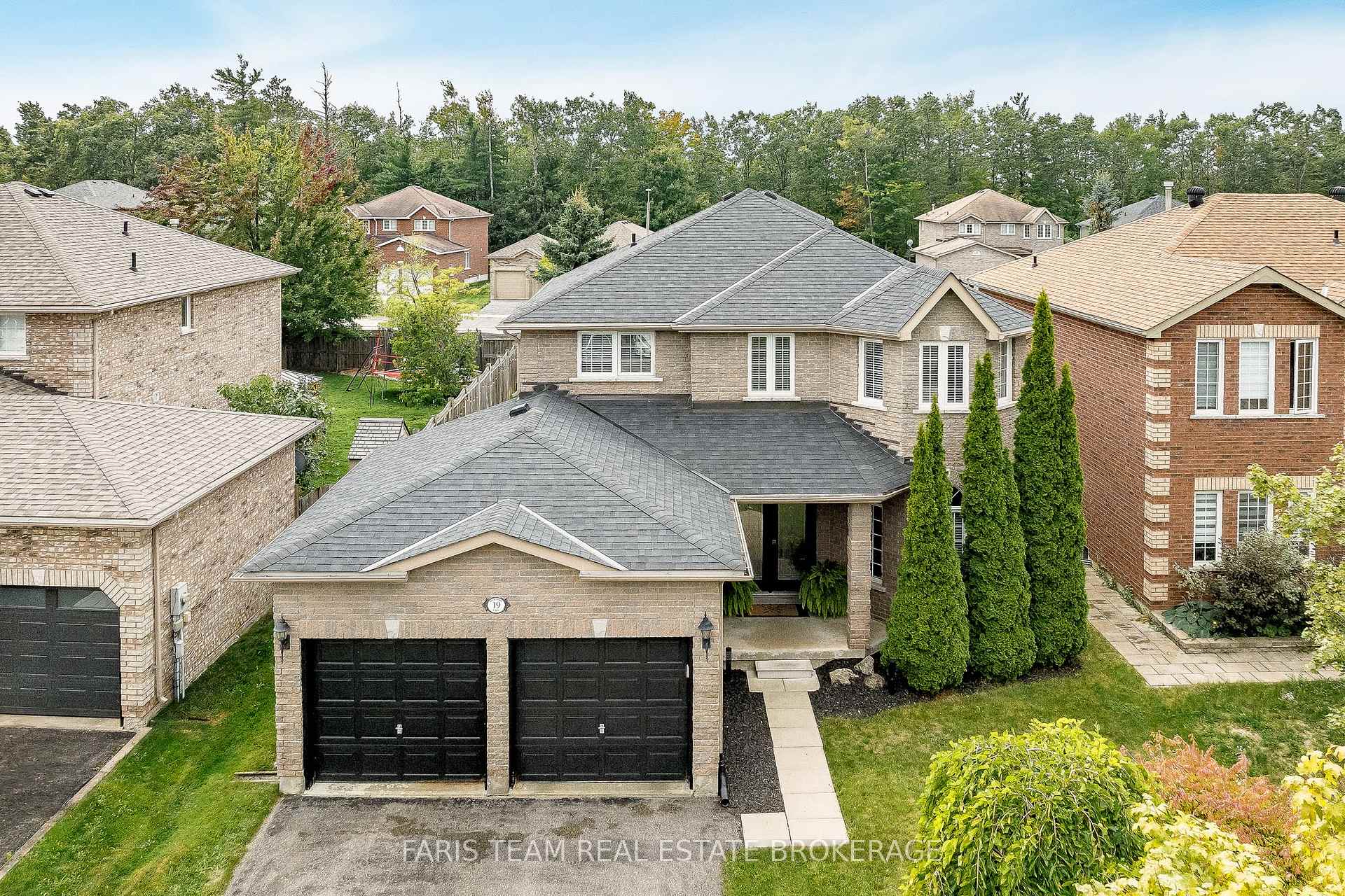 Photo 1 of 19 Oakside Court, Barrie, Ardagh — HOMEH