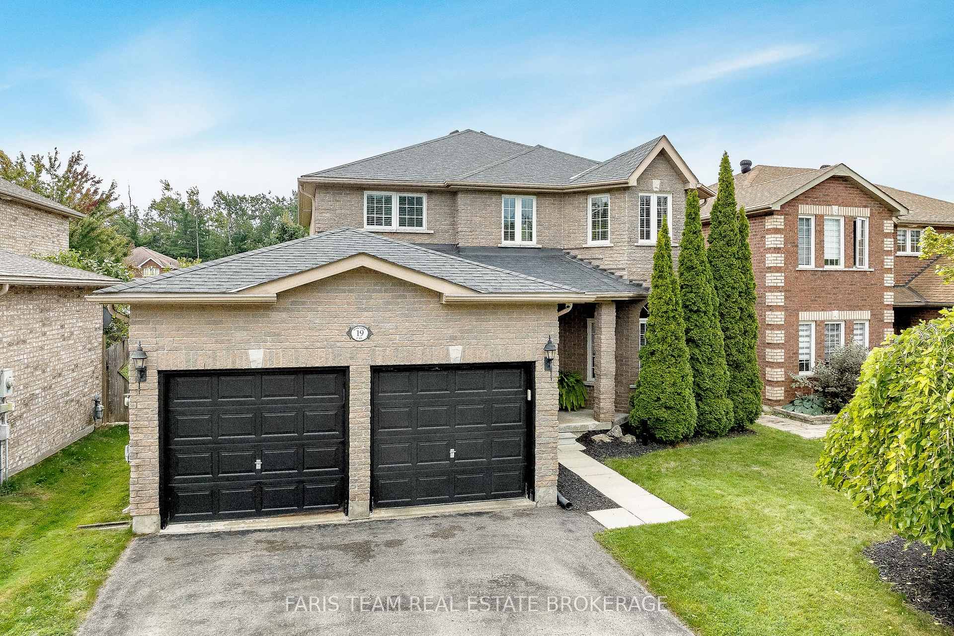 Photo 2 of 19 Oakside Court, Barrie, Ardagh — HOMEH