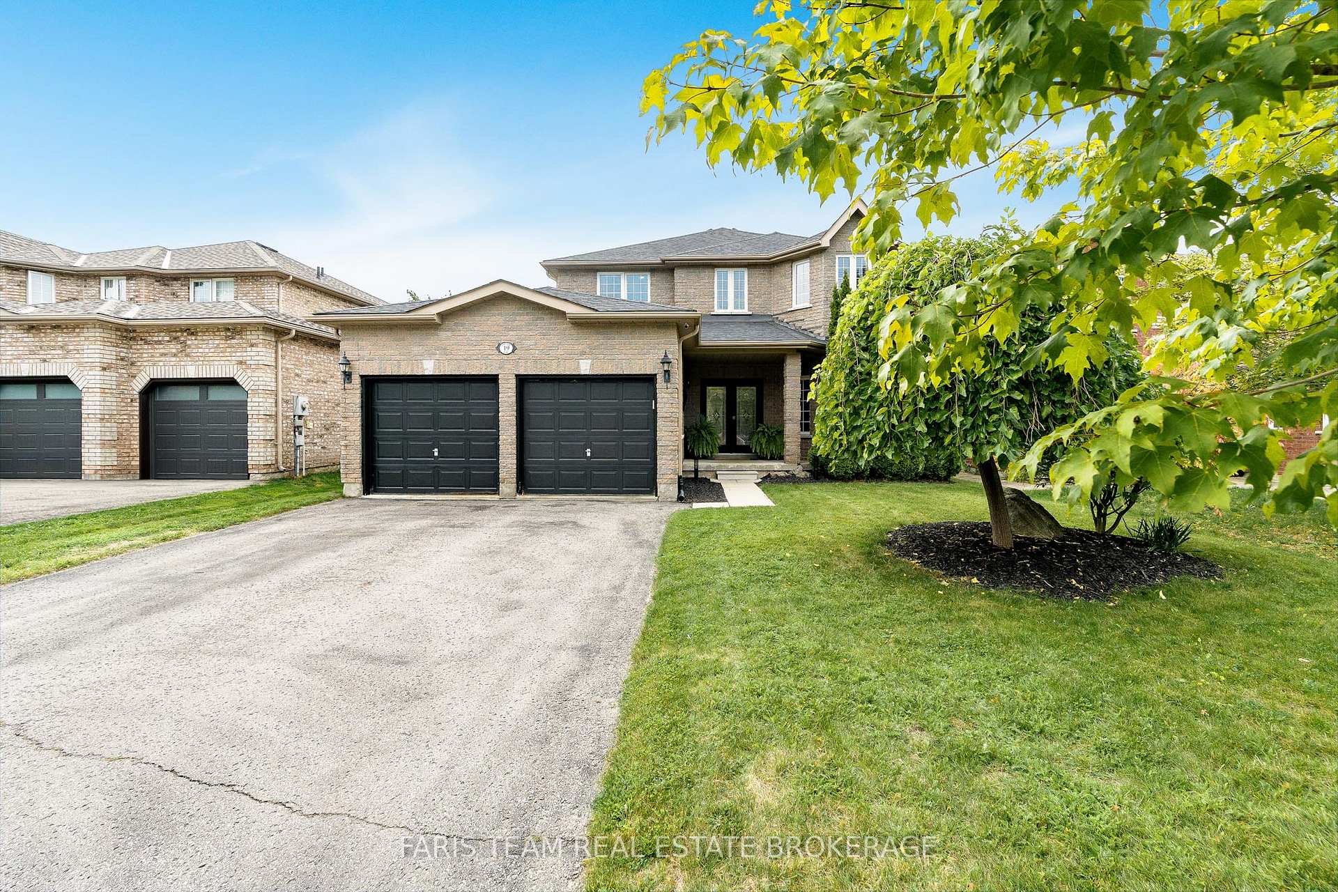 Photo 3 of 19 Oakside Court, Barrie, Ardagh — HOMEH