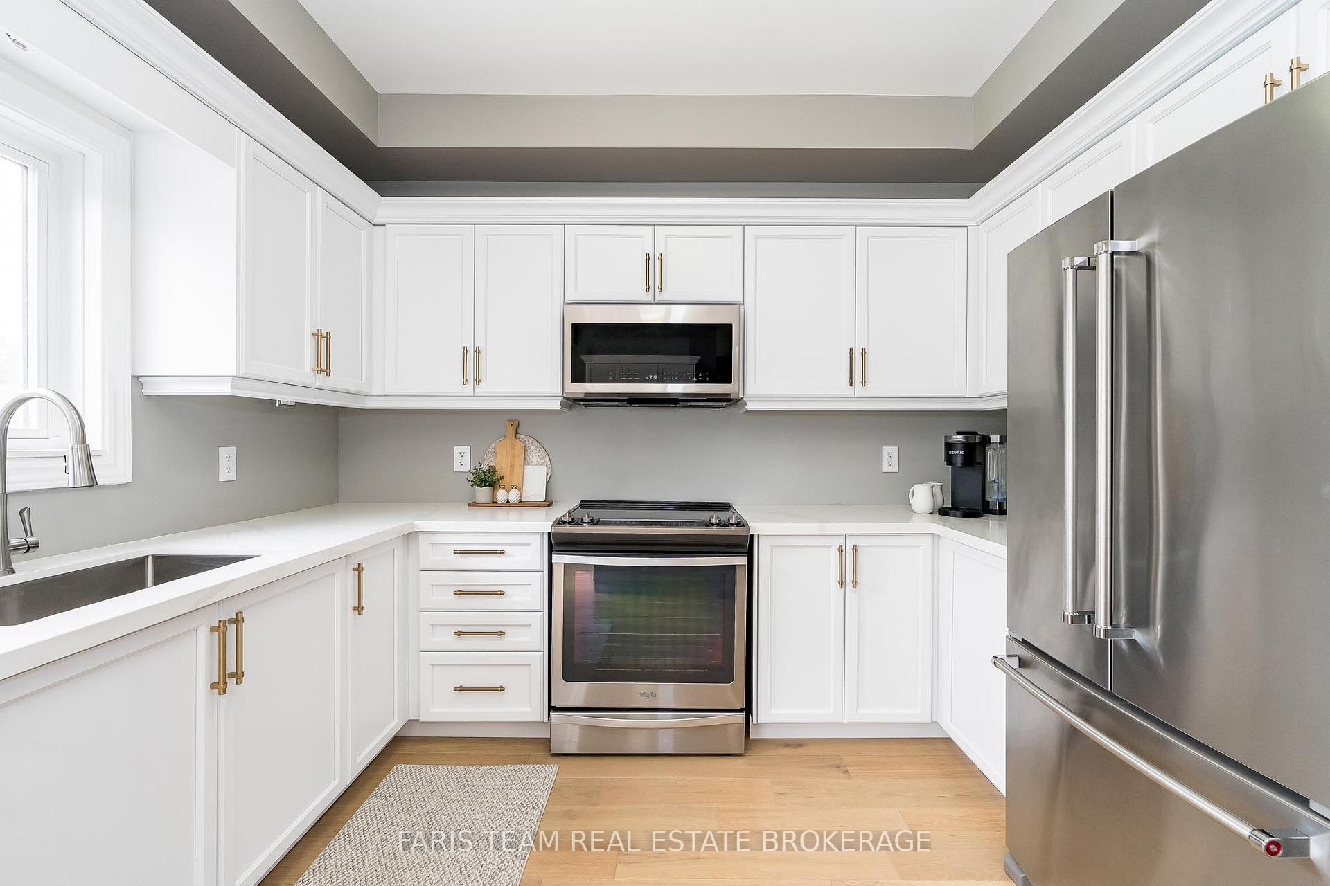 Photo 5 of 19 Oakside Court, Barrie, Ardagh — HOMEH
