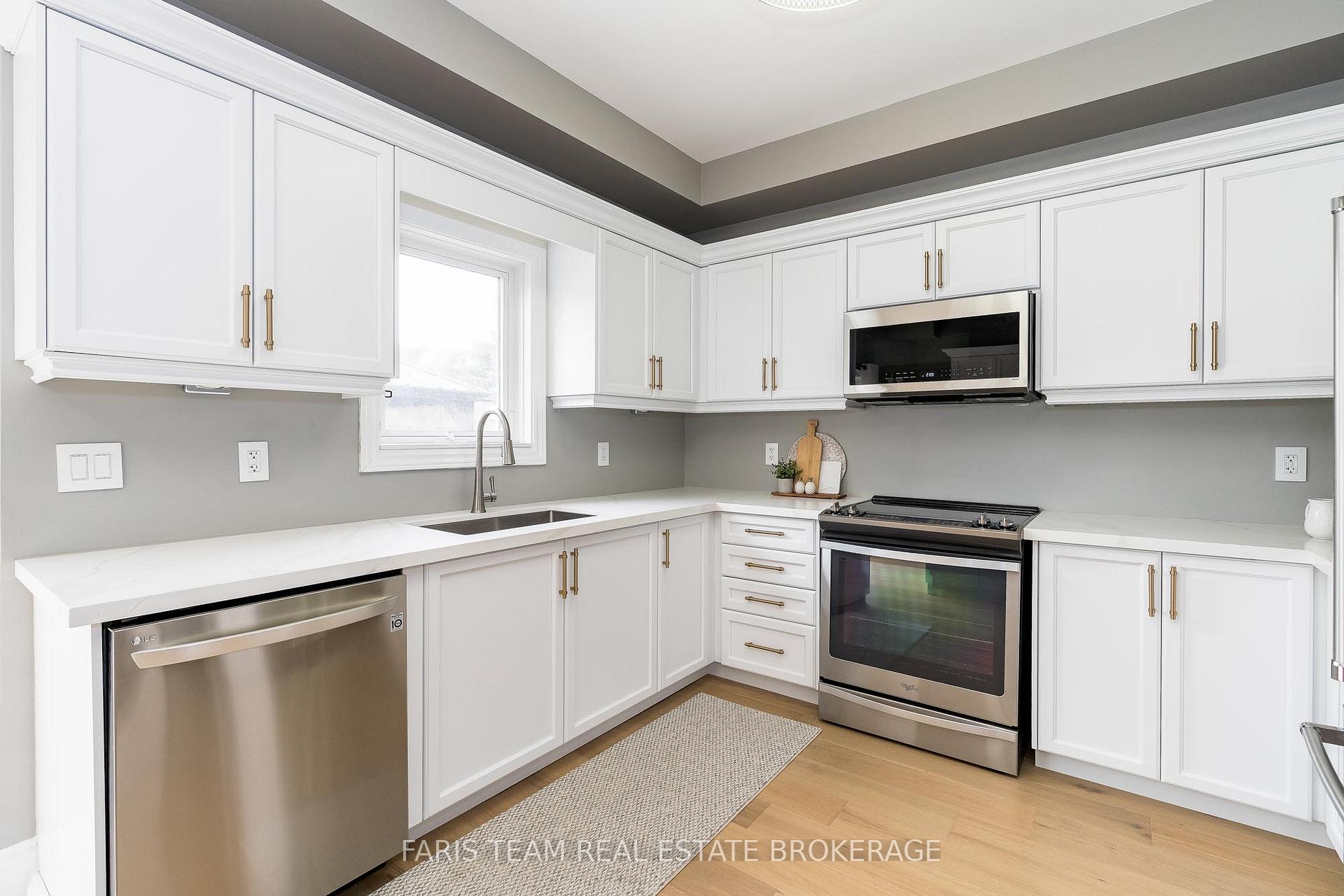 Photo 6 of 19 Oakside Court, Barrie, Ardagh — HOMEH