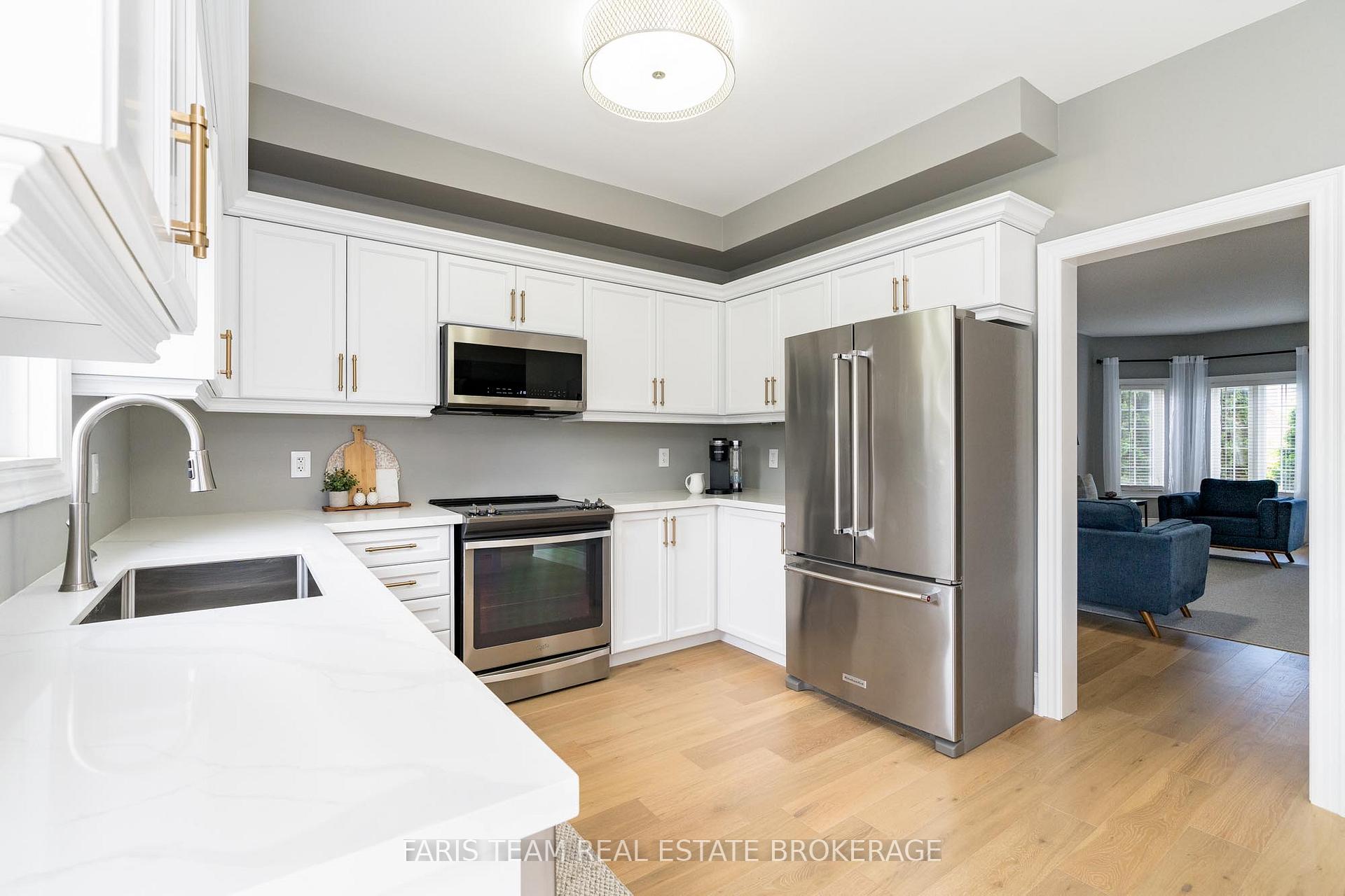 Photo 8 of 19 Oakside Court, Barrie, Ardagh — HOMEH