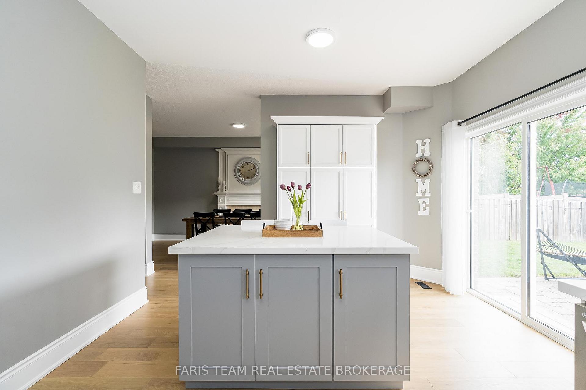 Photo 10 of 19 Oakside Court, Barrie, Ardagh — HOMEH