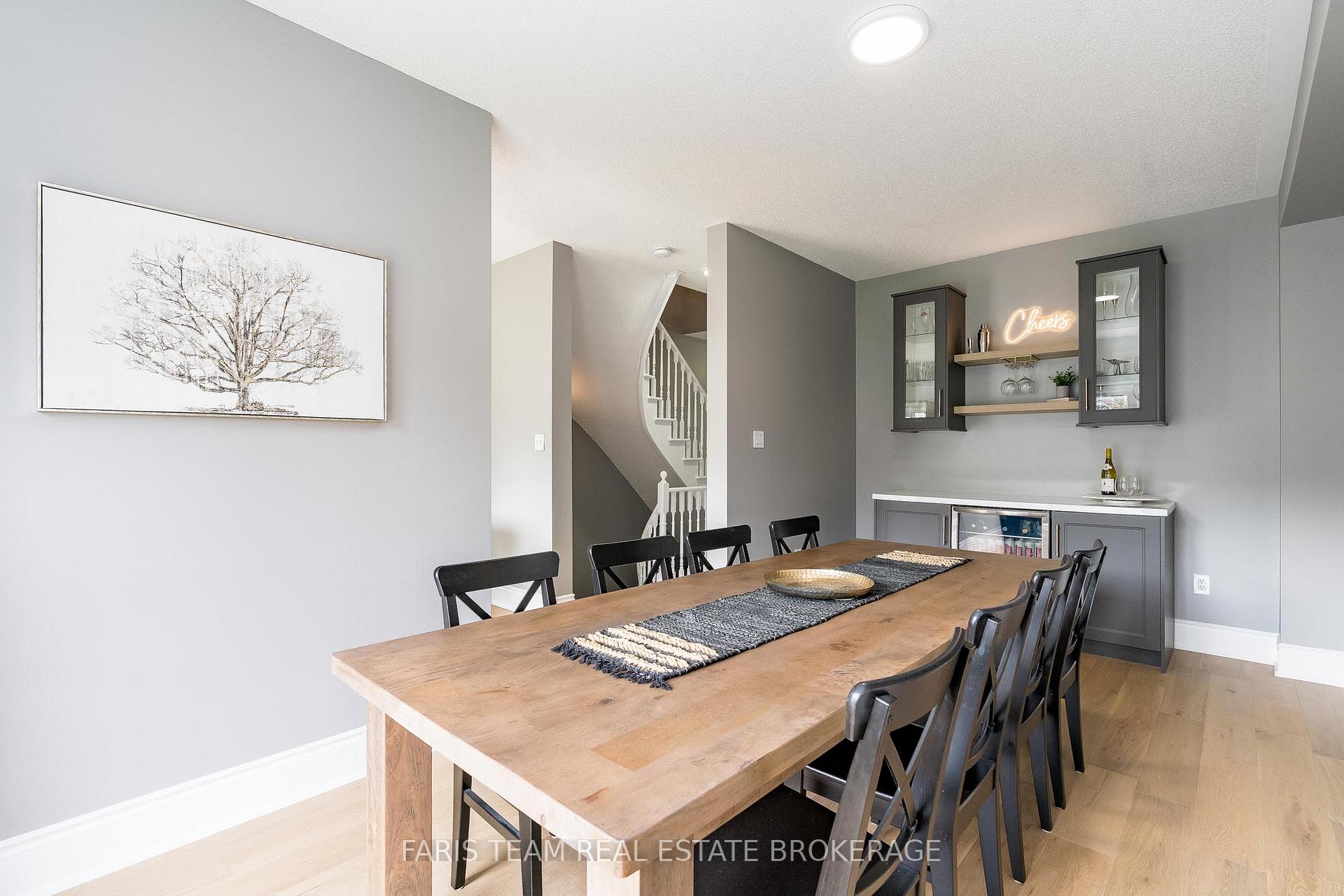 Photo 13 of 19 Oakside Court, Barrie, Ardagh — HOMEH