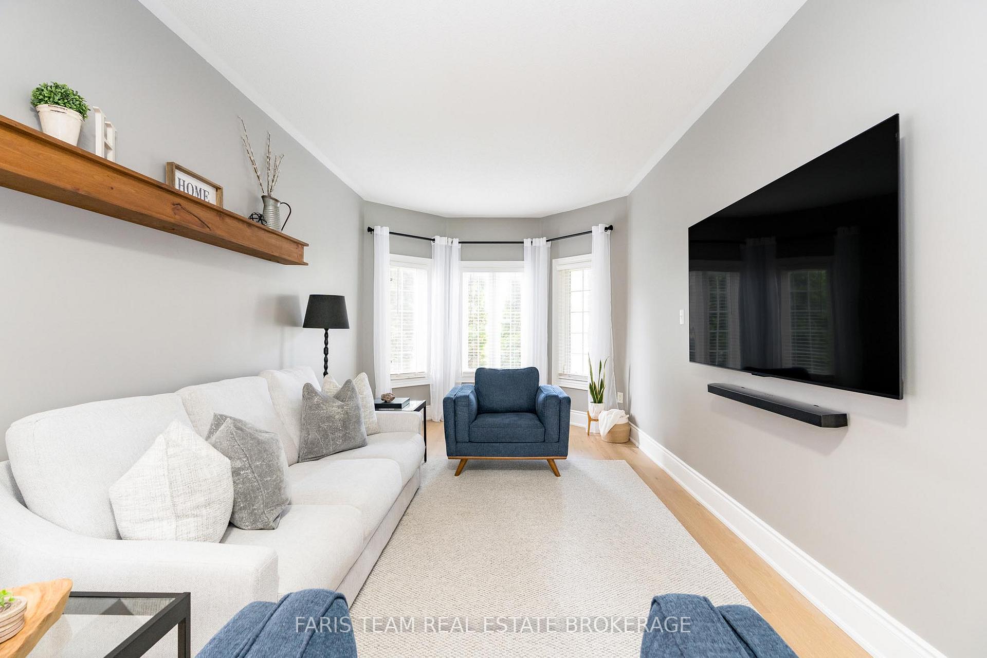 Photo 14 of 19 Oakside Court, Barrie, Ardagh — HOMEH