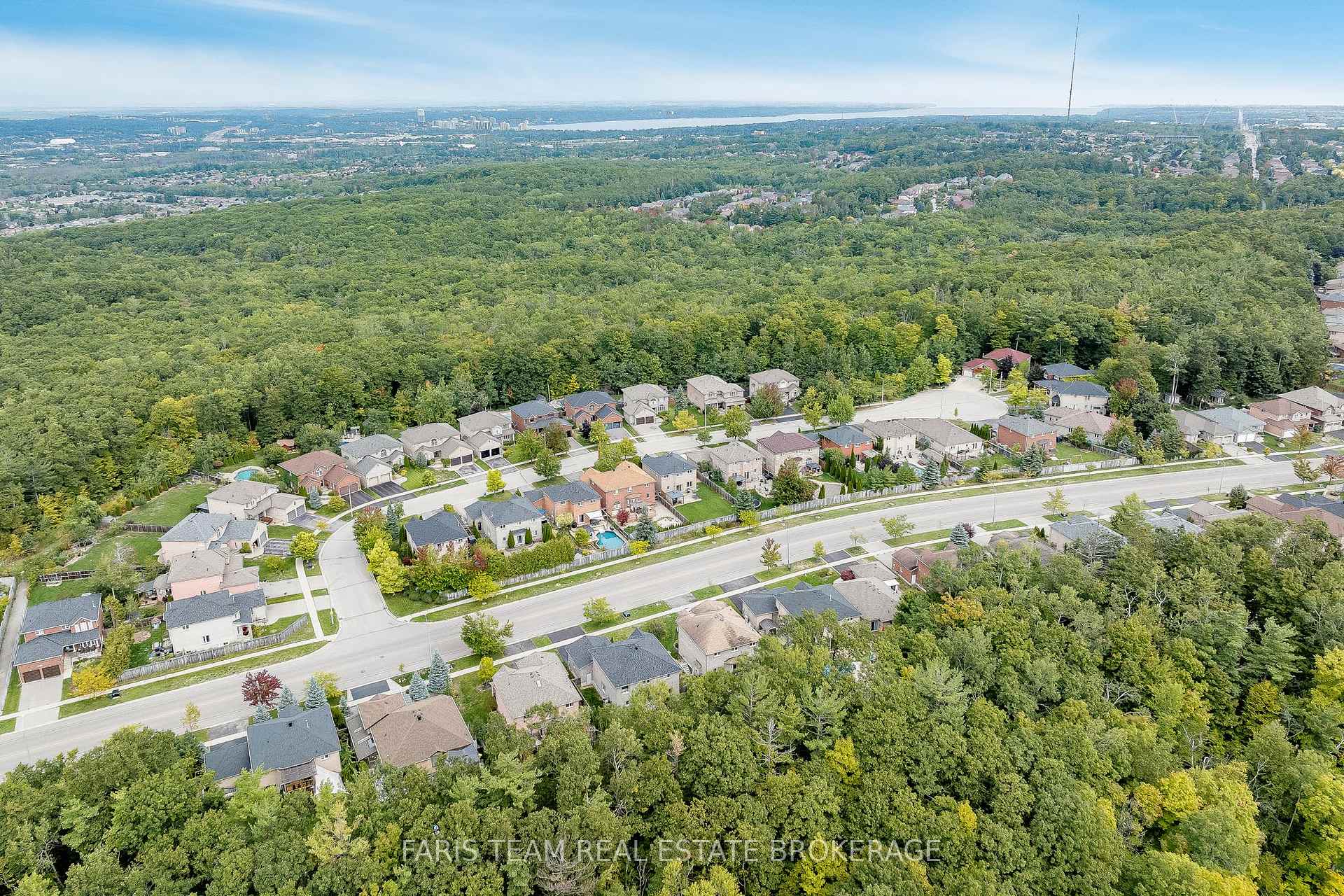 Photo 36 of 19 Oakside Court, Barrie, Ardagh — HOMEH