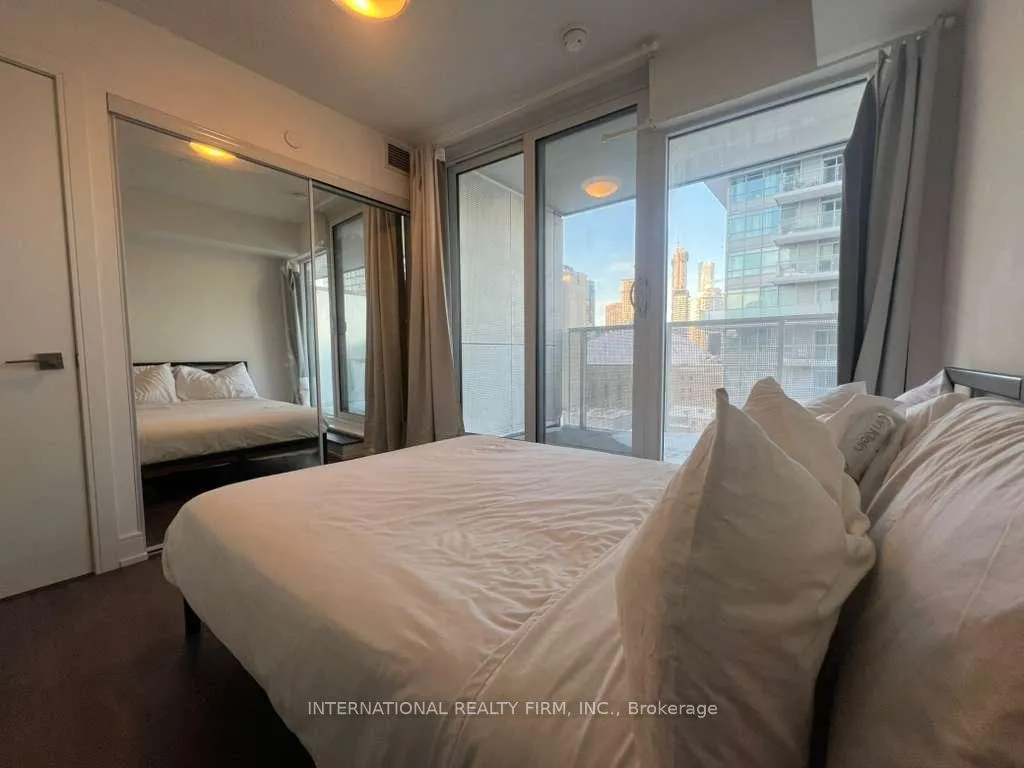 Photo 6 of Unit 1002, 89 McGill Street, Toronto, Church-Yonge Corridor — HOMEH
