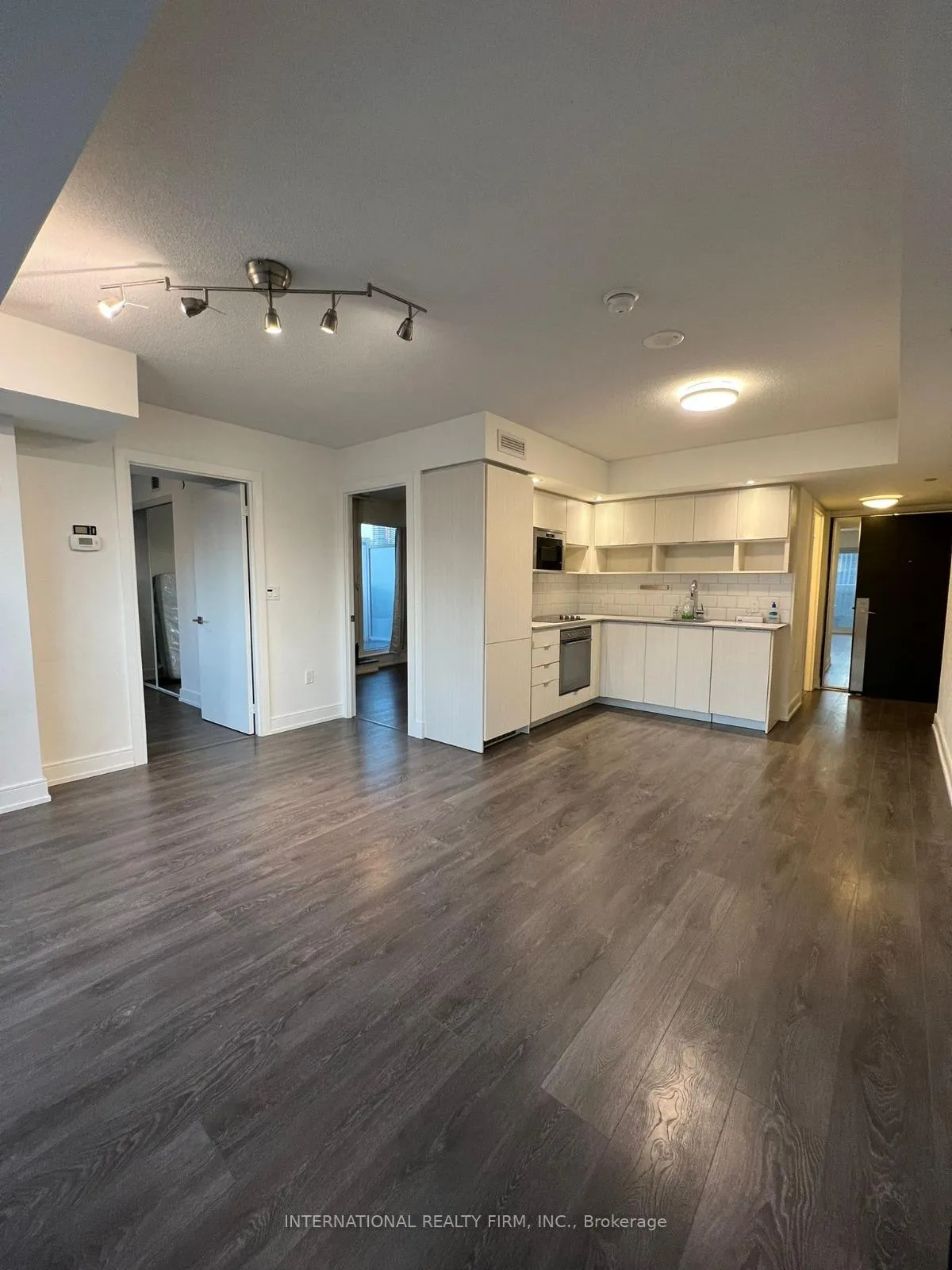 Photo 8 of Unit 1002, 89 McGill Street, Toronto, Church-Yonge Corridor — HOMEH