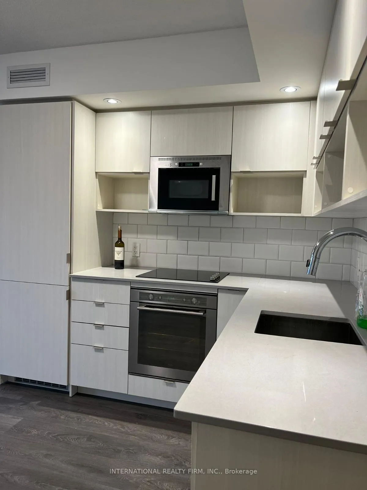 Photo 9 of Unit 1002, 89 McGill Street, Toronto, Church-Yonge Corridor — HOMEH