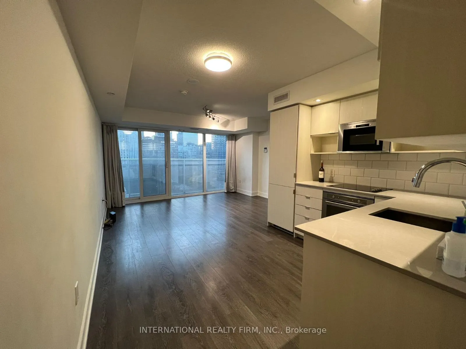 Photo 10 of Unit 1002, 89 McGill Street, Toronto, Church-Yonge Corridor — HOMEH