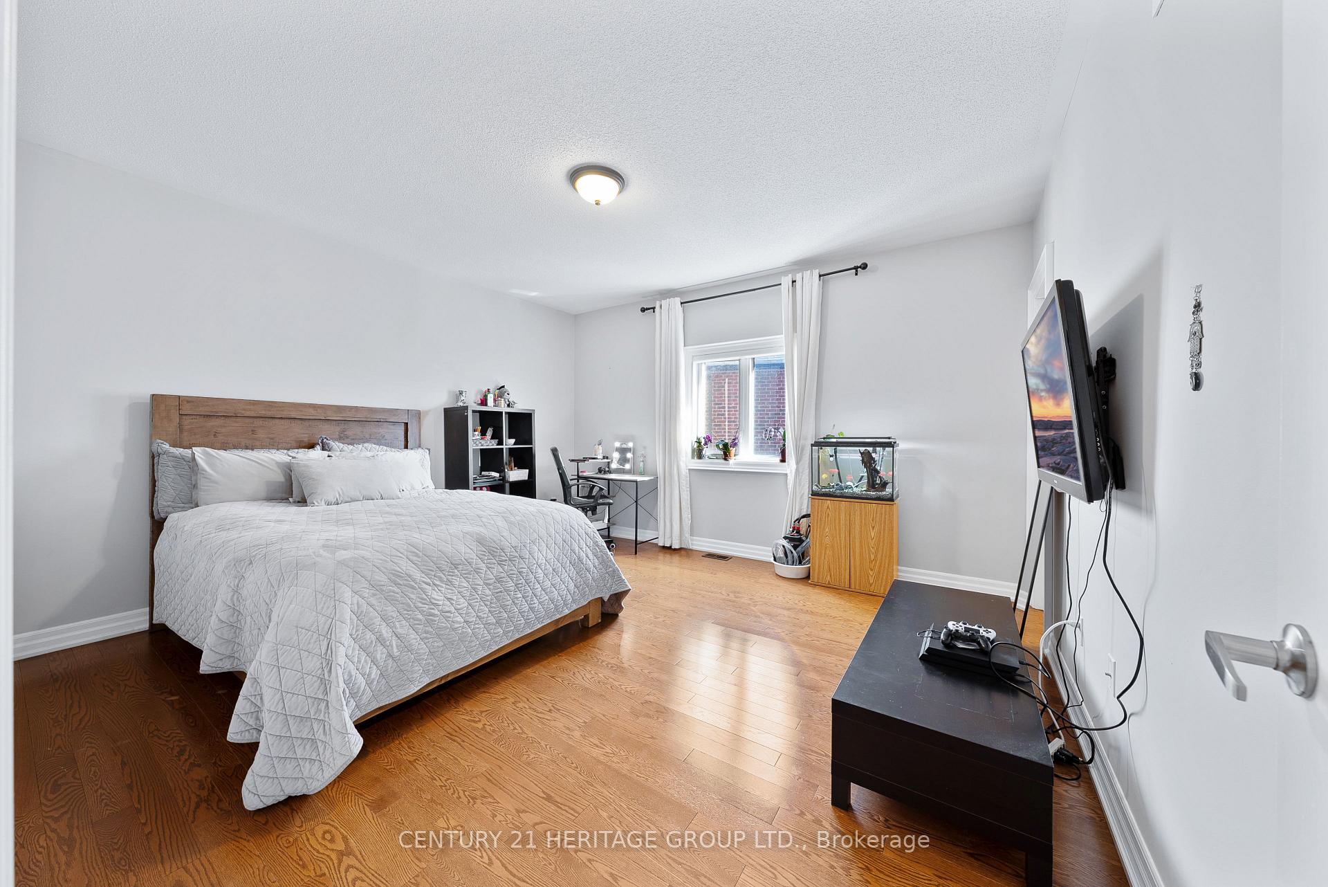 Photo 29 of 75 Strawbridge Farm Drive, Aurora, Aurora Grove — HOMEH