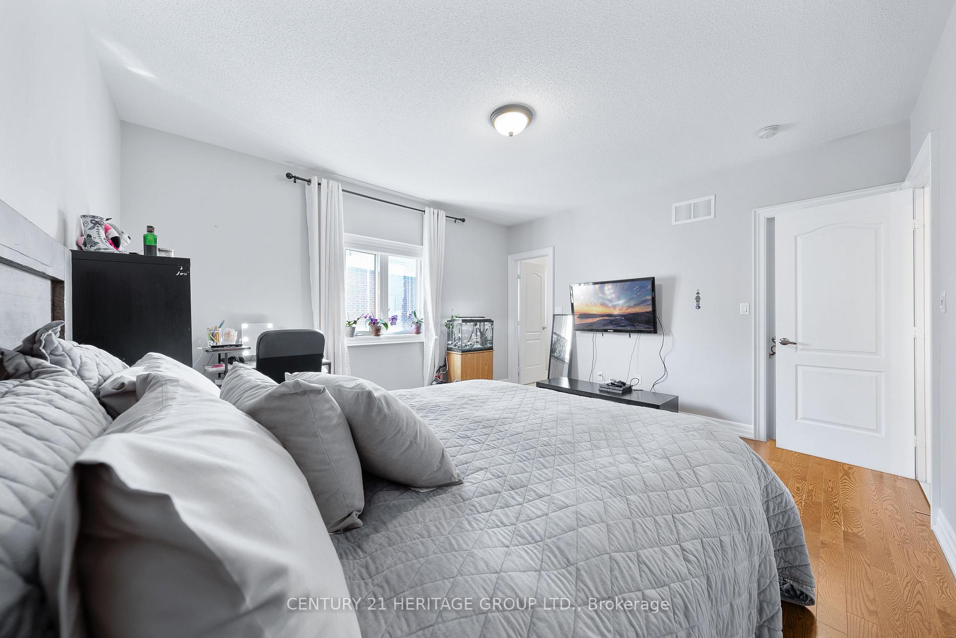 Photo 39 of 75 Strawbridge Farm Drive, Aurora, Aurora Grove — HOMEH