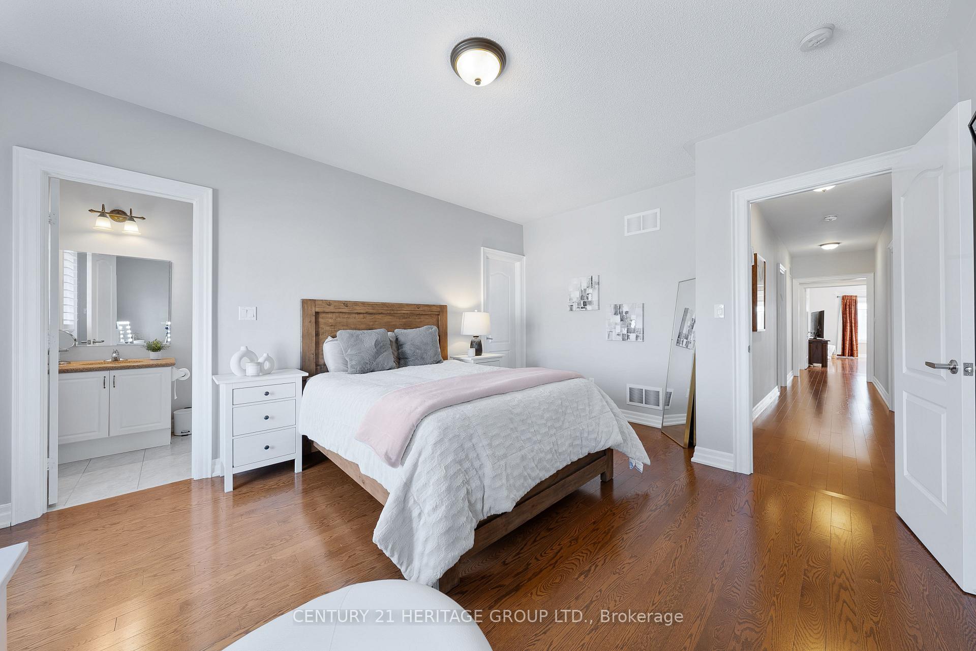 Photo 40 of 75 Strawbridge Farm Drive, Aurora, Aurora Grove — HOMEH