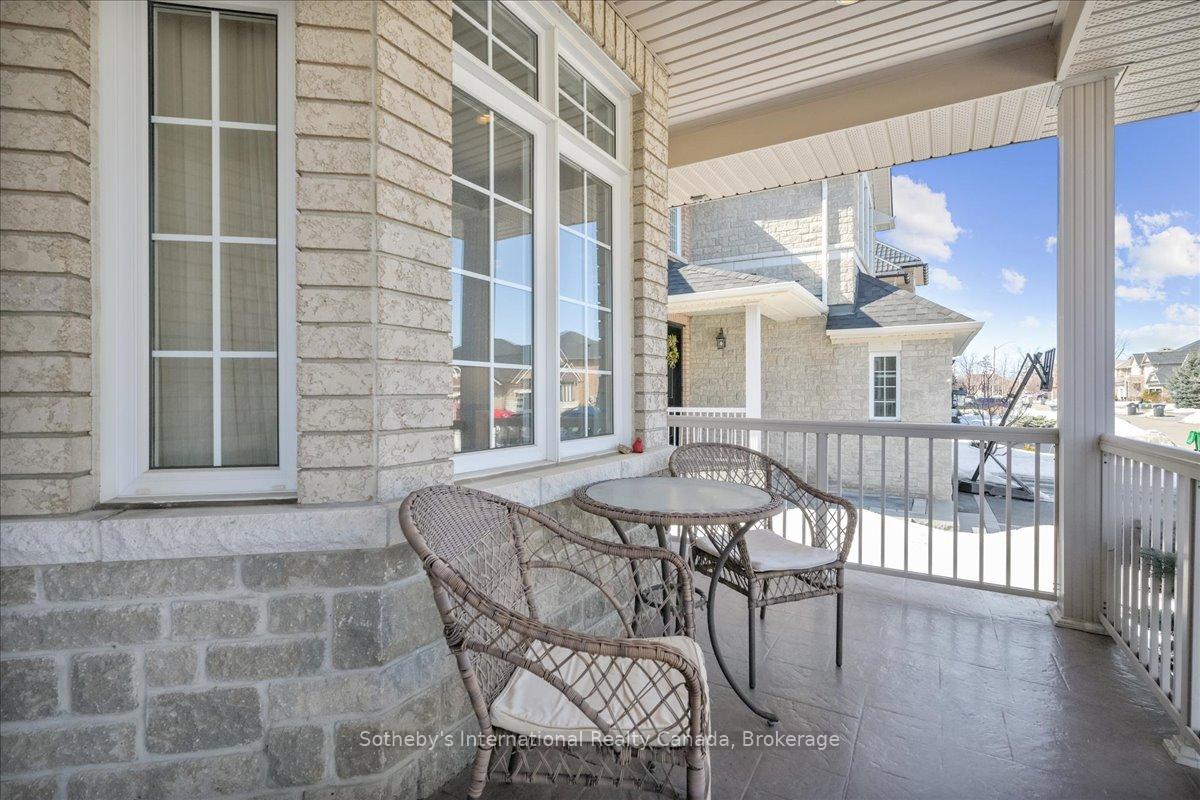 Photo 7 of 6 Dokkum Crescent, Brampton, Snelgrove — HOMEH