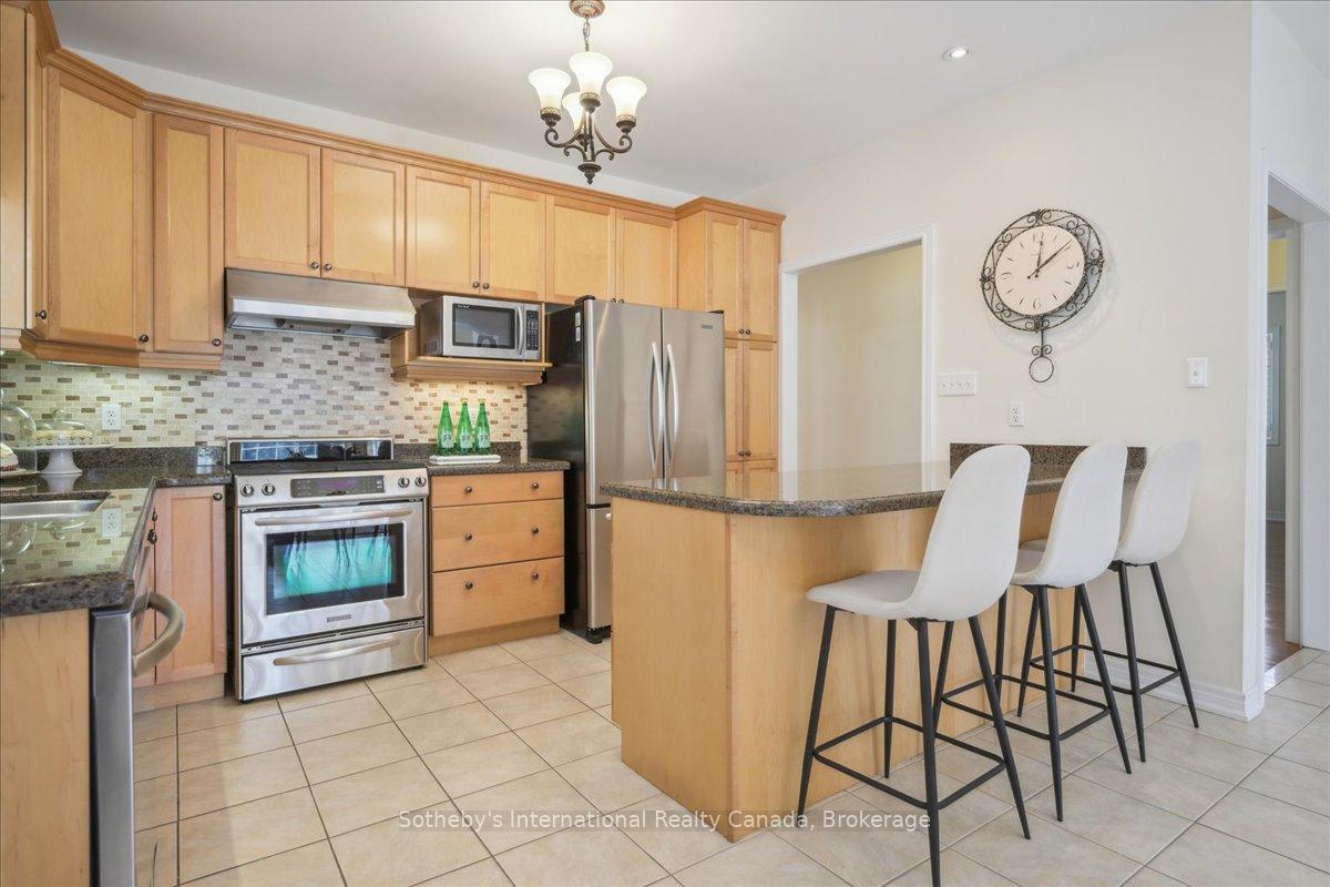 Photo 14 of 6 Dokkum Crescent, Brampton, Snelgrove — HOMEH