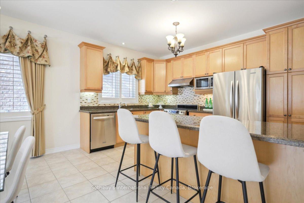Photo 12 of 6 Dokkum Crescent, Brampton, Snelgrove — HOMEH