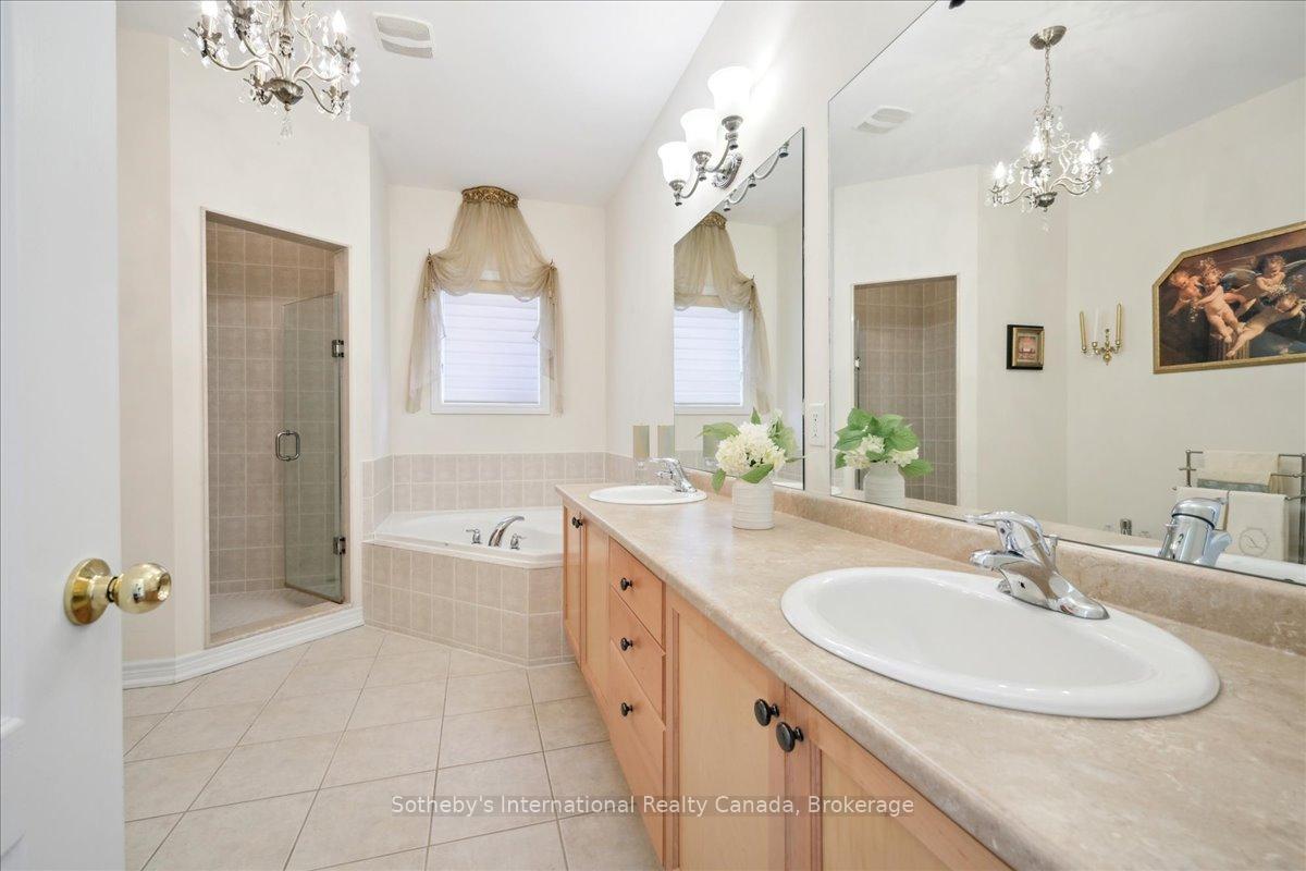 Photo 19 of 6 Dokkum Crescent, Brampton, Snelgrove — HOMEH