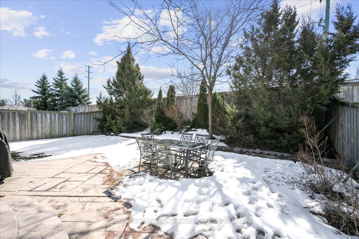 Photo 27 of 6 Dokkum Crescent, Brampton, Snelgrove — HOMEH