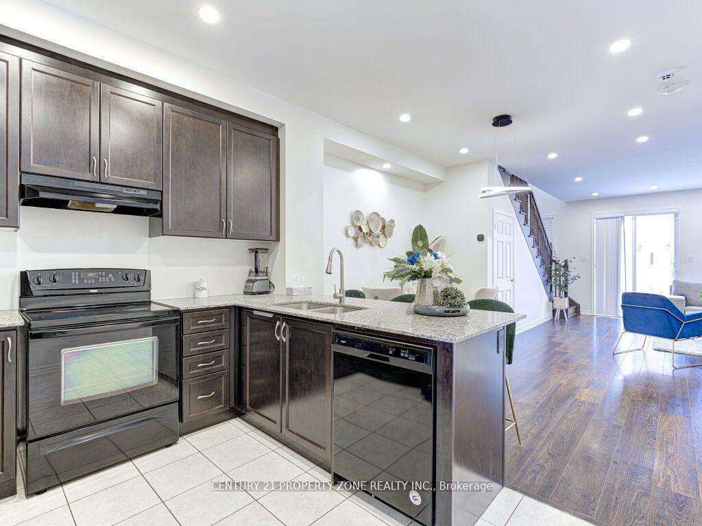 Photo 4 of 7 Circus Crescent, Brampton, Northwest Brampton — HOMEH