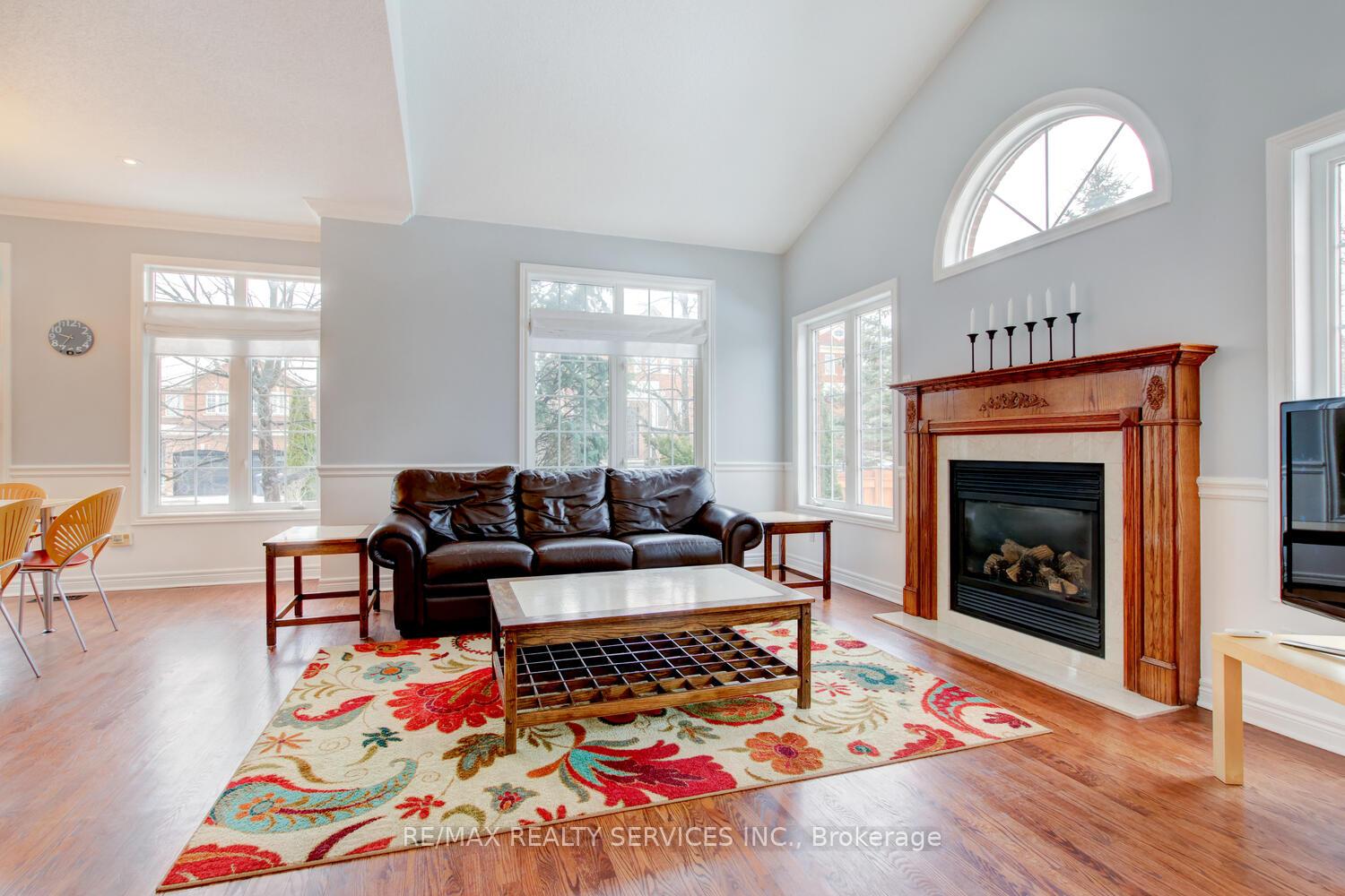 Photo 8 of 9 English Rose Lane, Caledon, Bolton West — HOMEH