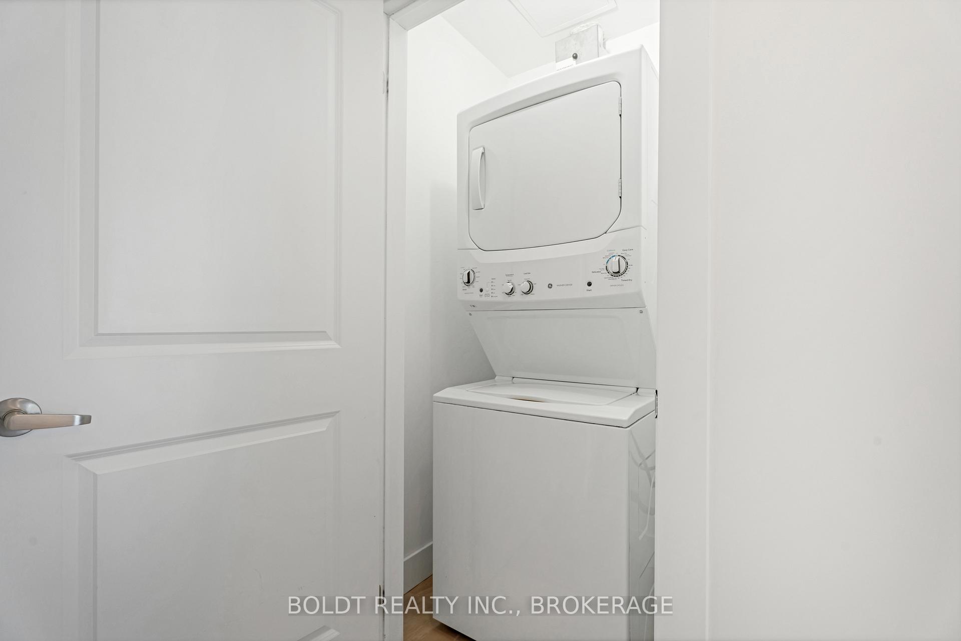 Photo 3 of Unit PH1104, 81 Robinson Street, Hamilton, Durand — HOMEH