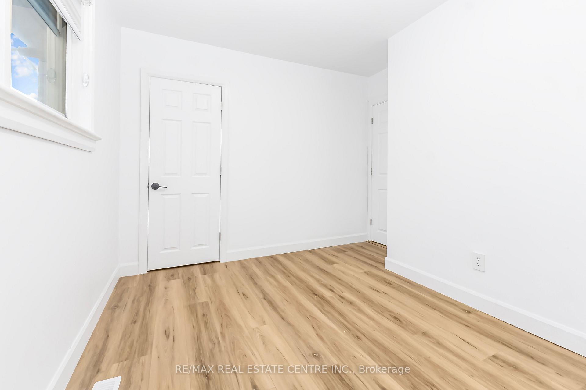 Photo 21 of 959 Mohawk Road E, Hamilton, Huntington — HOMEH