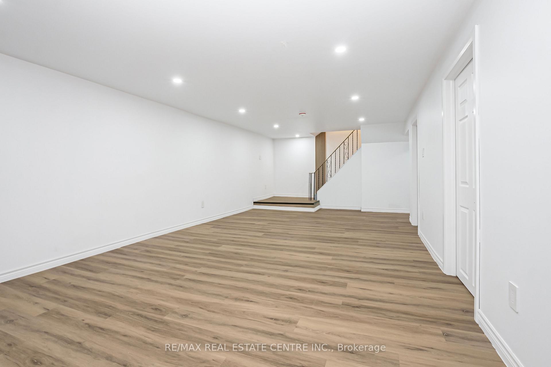 Photo 14 of 959 Mohawk Road E, Hamilton, Huntington — HOMEH