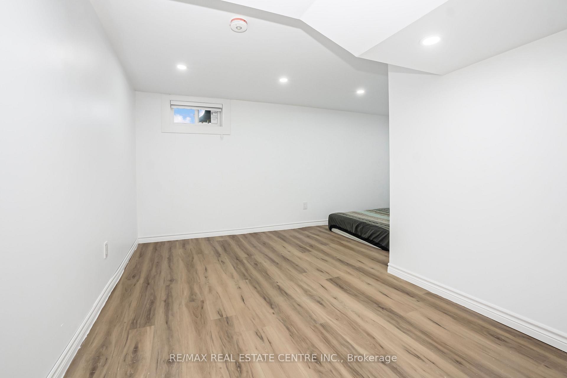Photo 31 of 959 Mohawk Road E, Hamilton, Huntington — HOMEH
