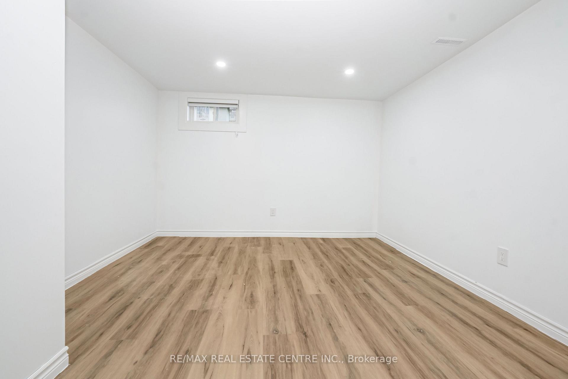 Photo 39 of 959 Mohawk Road E, Hamilton, Huntington — HOMEH