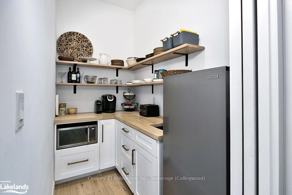 Photo 11 of 701 Sixth Street, Collingwood — HOMEH
