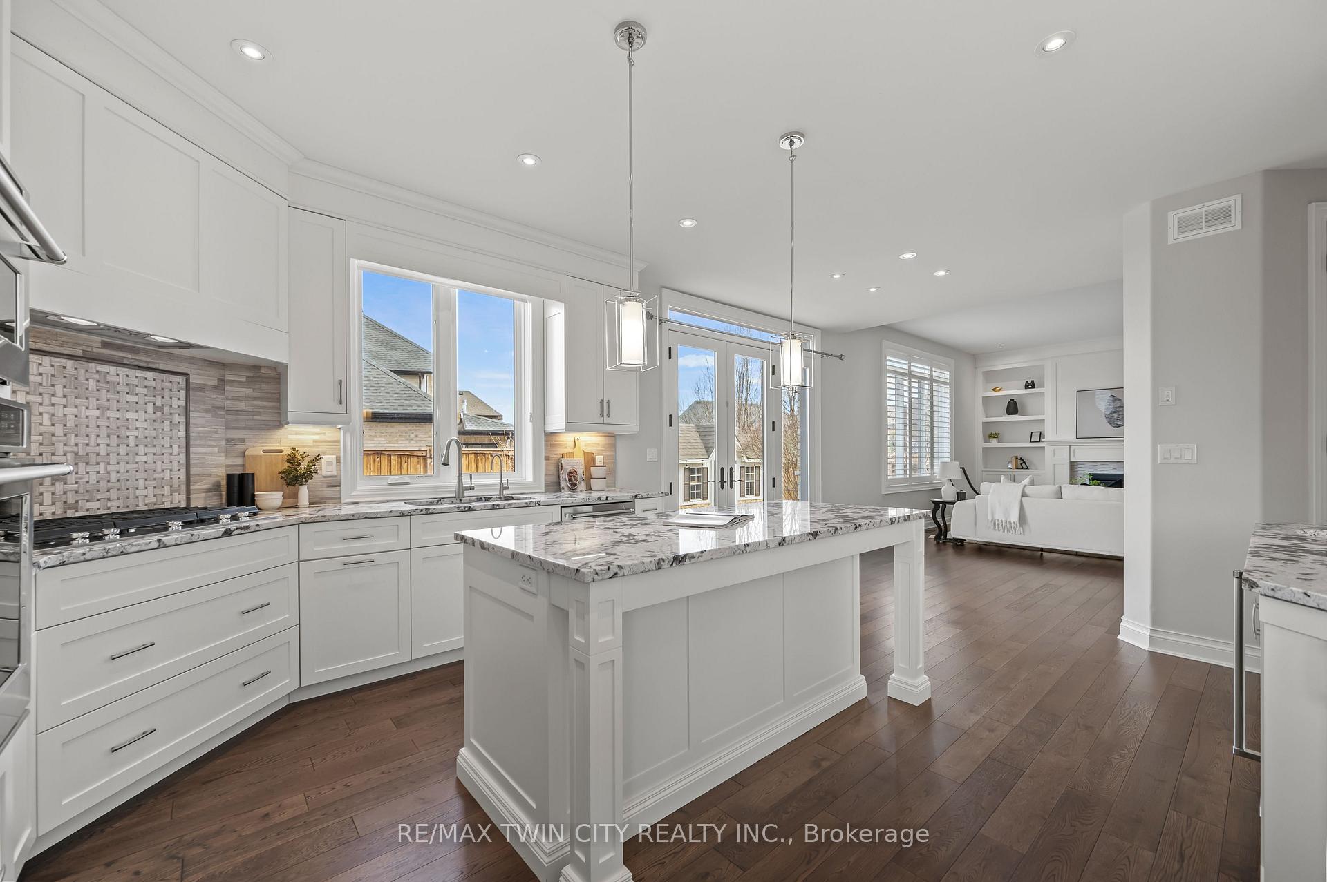Photo 3 of 584 Manor Ridge Crescent, Waterloo, Eastbridge — HOMEH