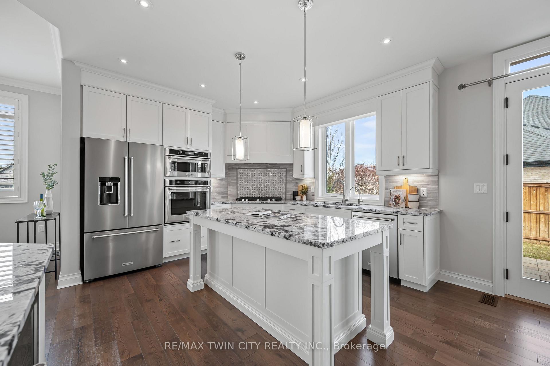 Photo 9 of 584 Manor Ridge Crescent, Waterloo, Eastbridge — HOMEH