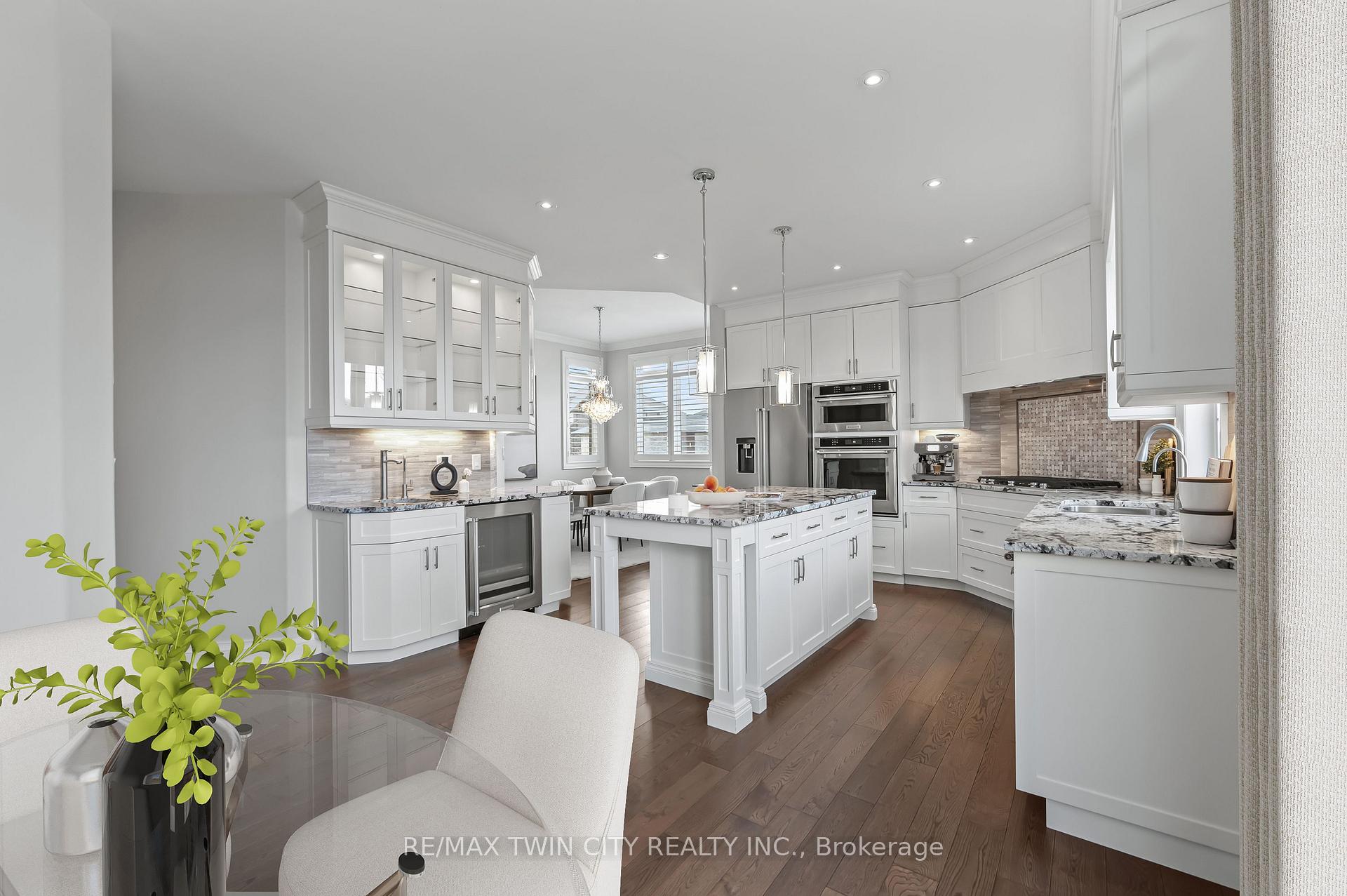 Photo 4 of 584 Manor Ridge Crescent, Waterloo, Eastbridge — HOMEH