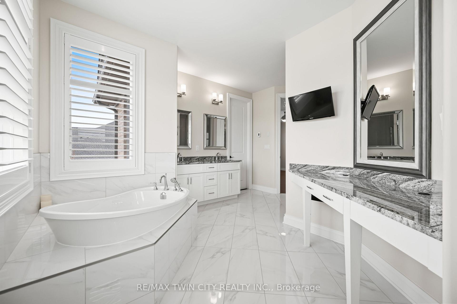 Photo 24 of 584 Manor Ridge Crescent, Waterloo, Eastbridge — HOMEH