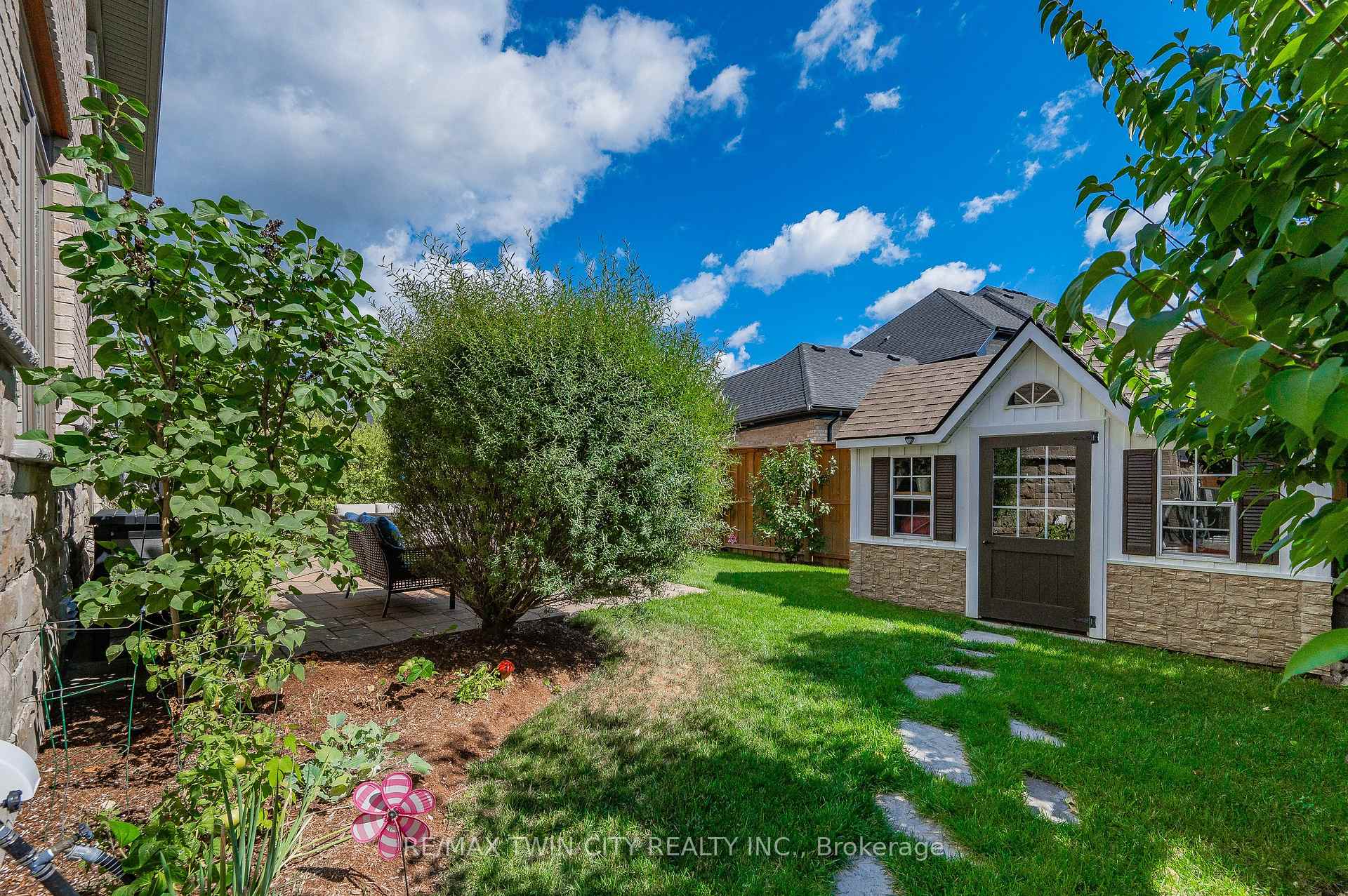 Photo 45 of 584 Manor Ridge Crescent, Waterloo, Eastbridge — HOMEH