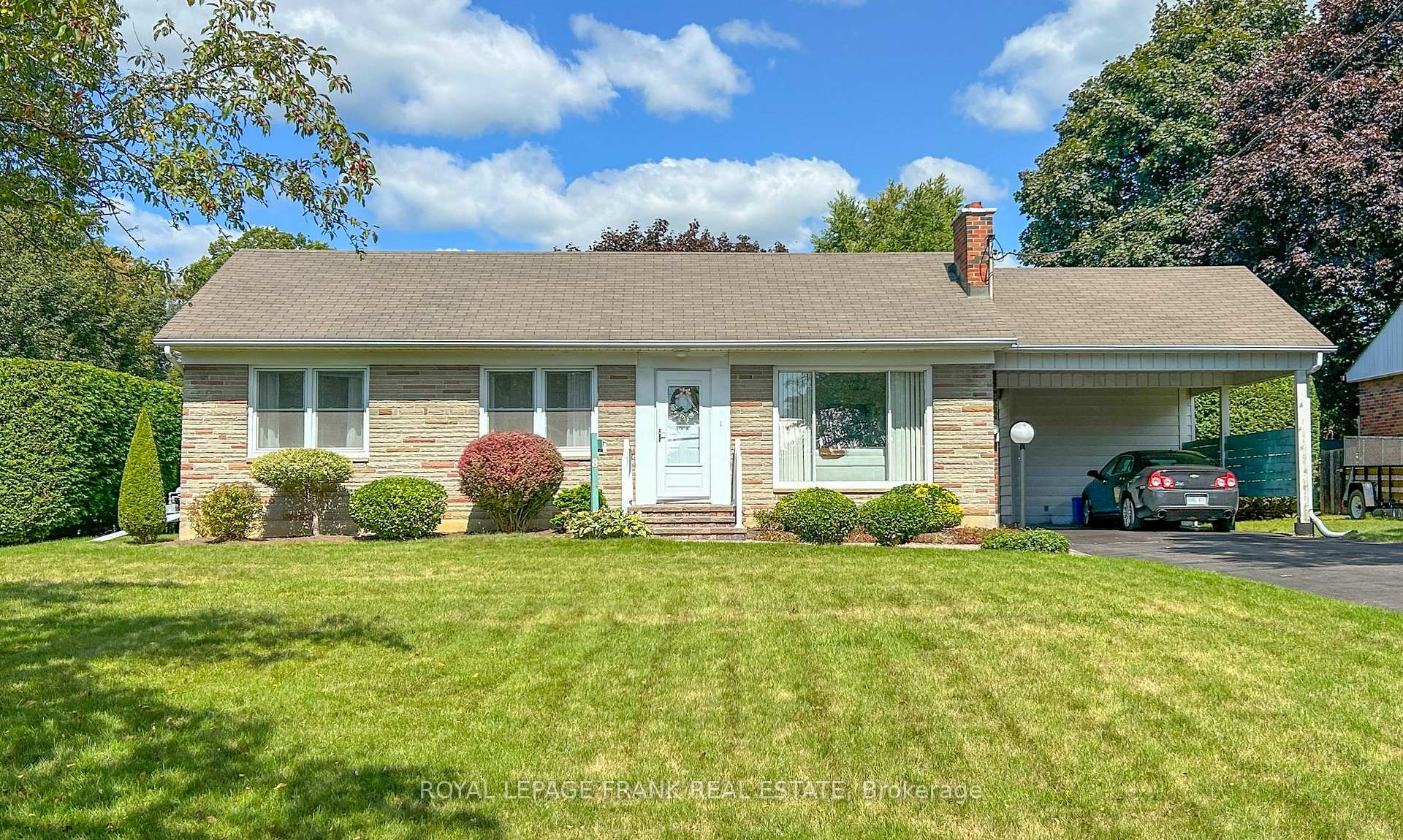 Photo 3 of 8 Edsall Avenue, Clarington, Bowmanville — HOMEH