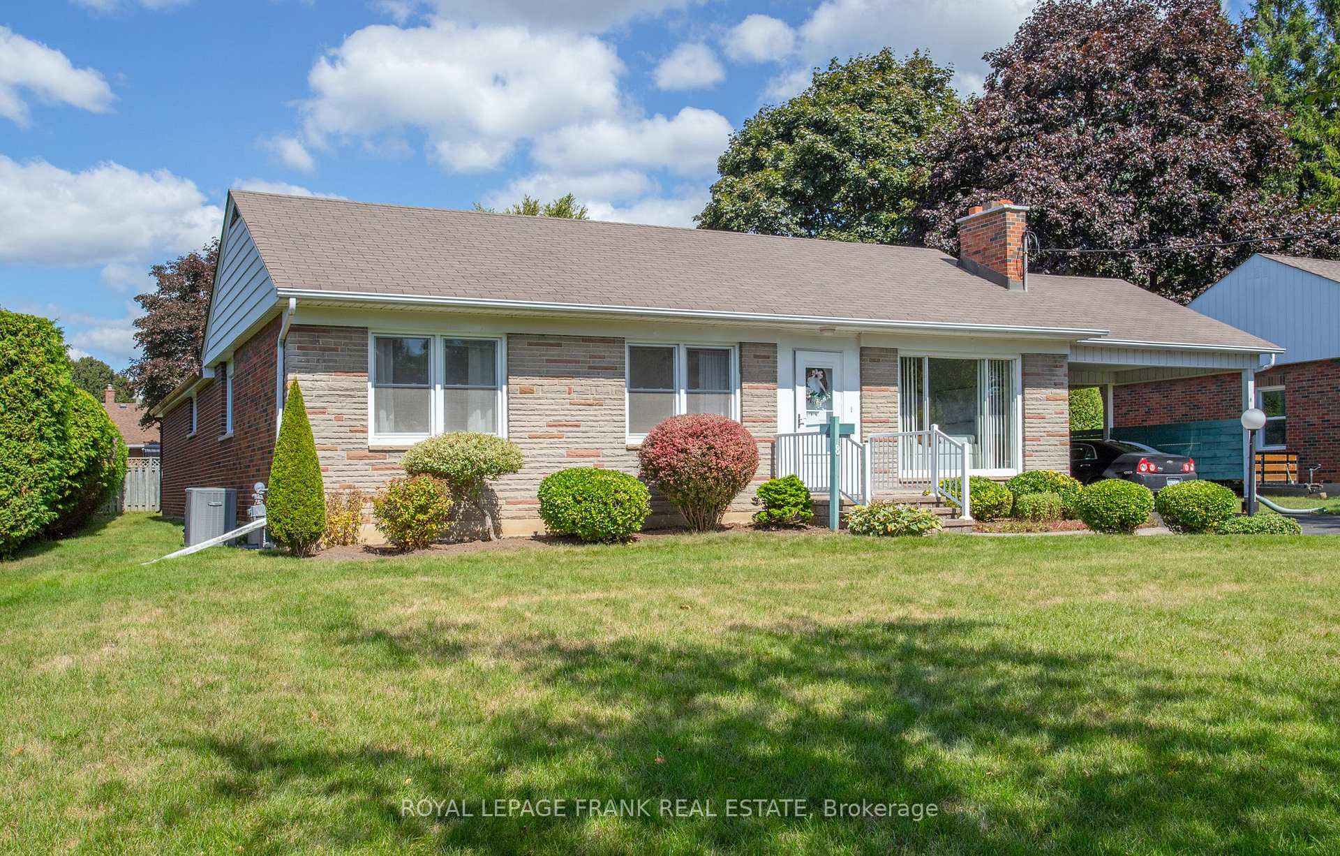 Photo 4 of 8 Edsall Avenue, Clarington, Bowmanville — HOMEH