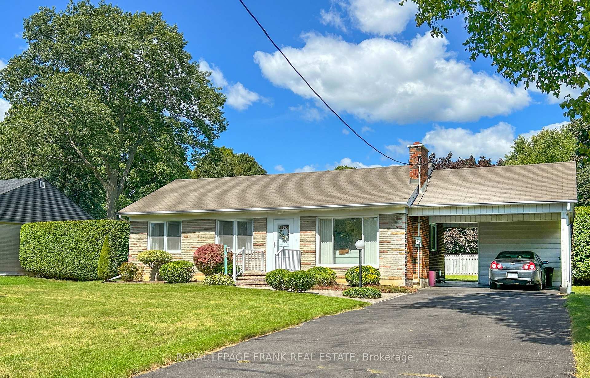 Photo 5 of 8 Edsall Avenue, Clarington, Bowmanville — HOMEH