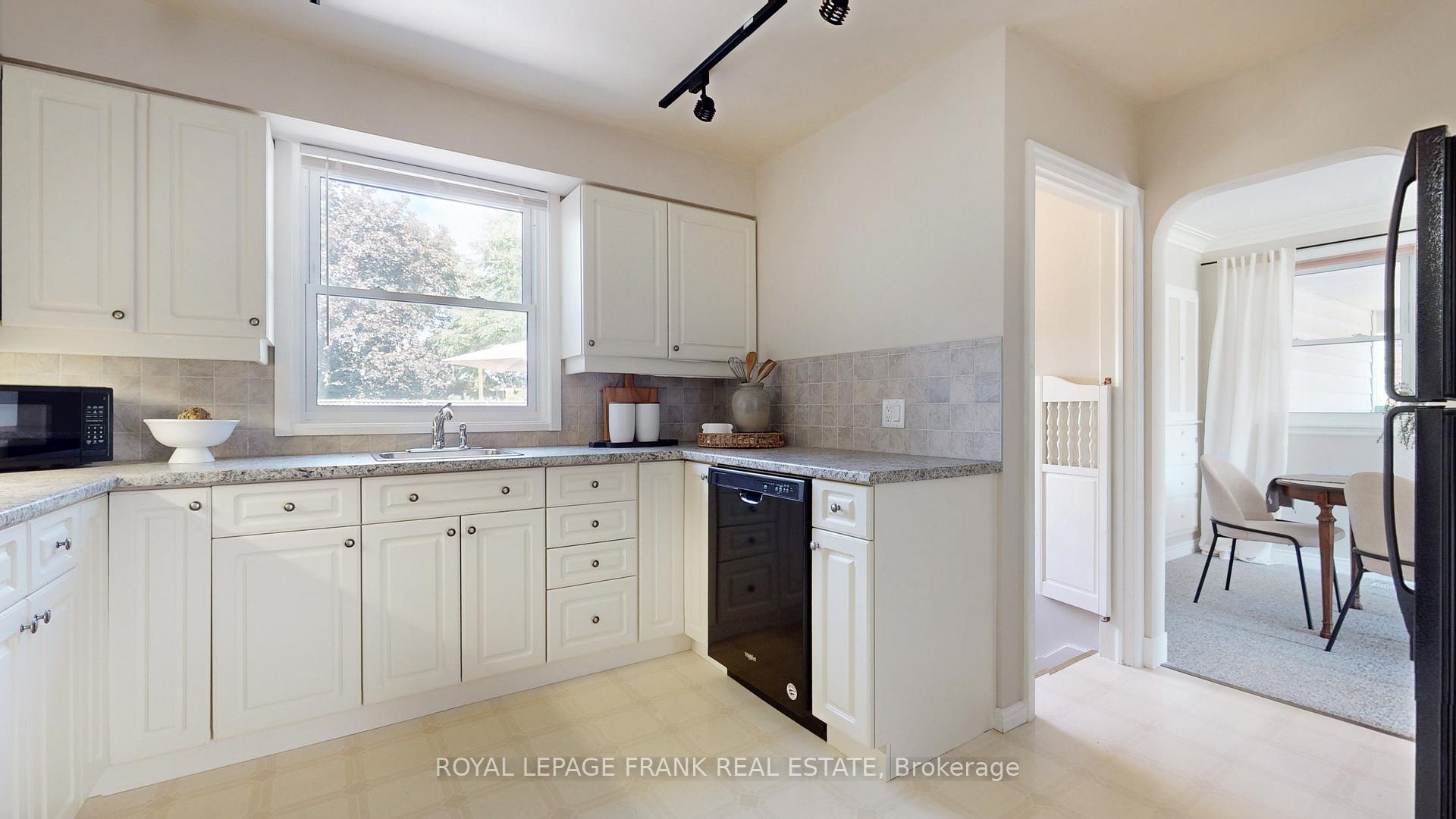 Photo 7 of 8 Edsall Avenue, Clarington, Bowmanville — HOMEH