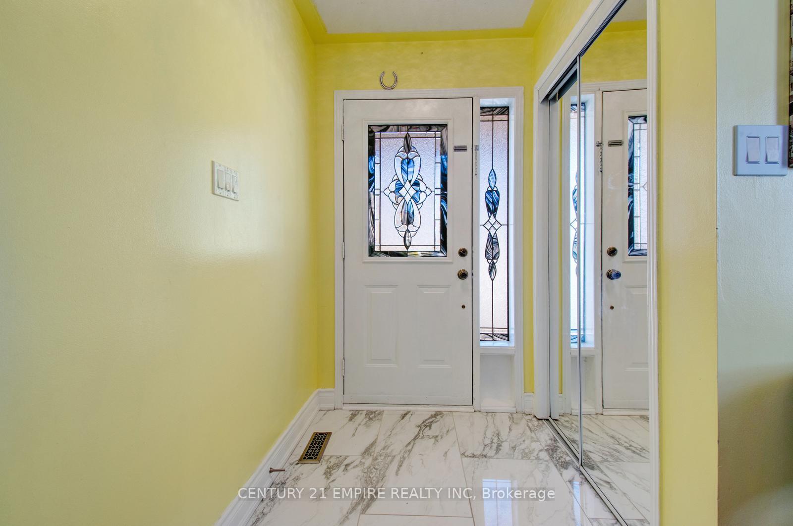 Photo 3 of 46 Brentcliff Drive, Brampton, Fletcher's Meadow — HOMEH