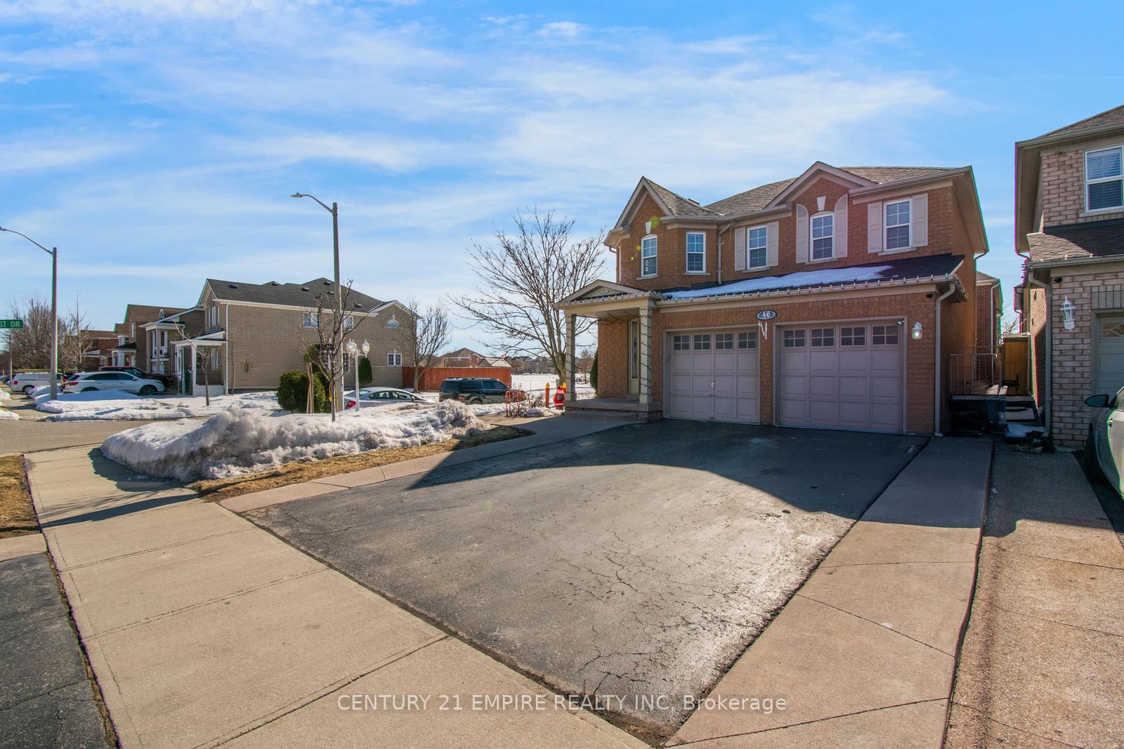Photo 2 of 46 Brentcliff Drive, Brampton, Fletcher's Meadow — HOMEH