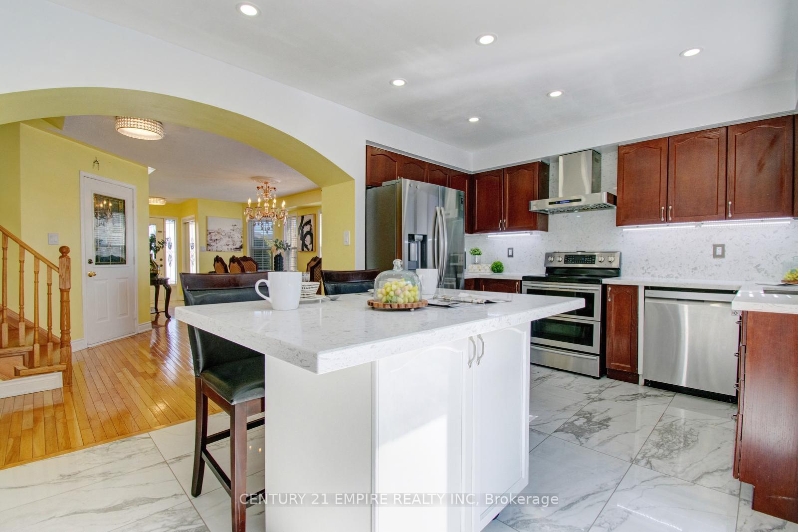 Photo 4 of 46 Brentcliff Drive, Brampton, Fletcher's Meadow — HOMEH