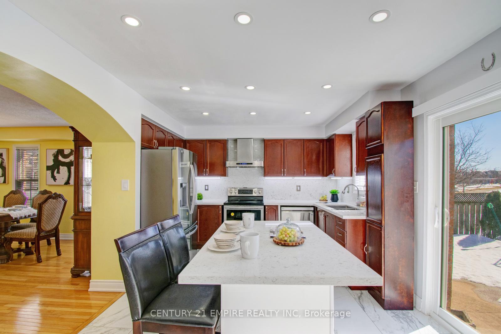Photo 6 of 46 Brentcliff Drive, Brampton, Fletcher's Meadow — HOMEH