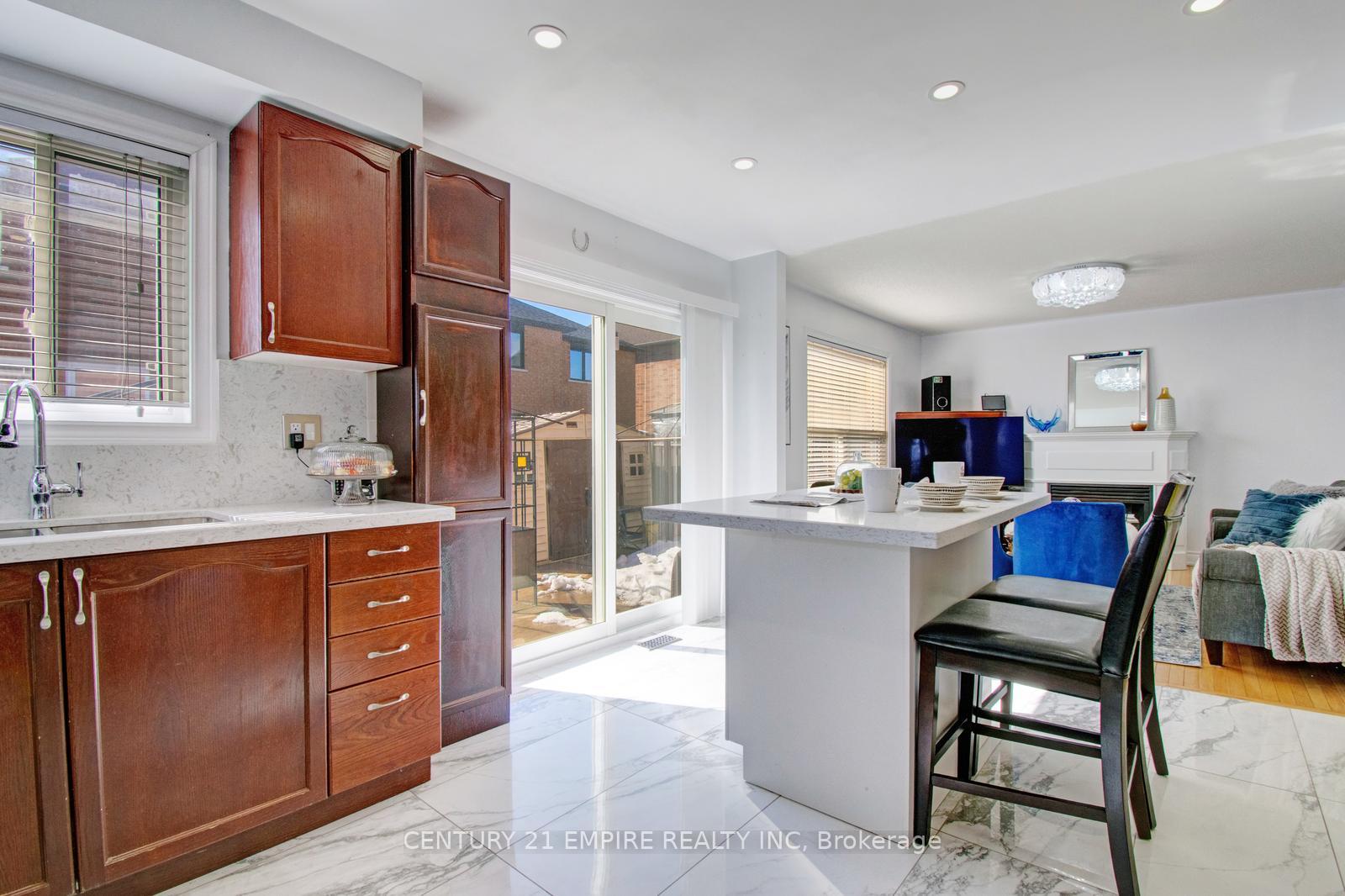 Photo 12 of 46 Brentcliff Drive, Brampton, Fletcher's Meadow — HOMEH